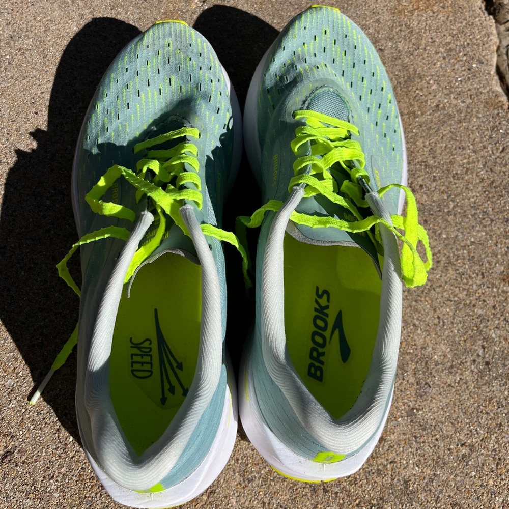 Women’s size 9.5 Brooks Hyperion Tempo - Picture 4 of 4